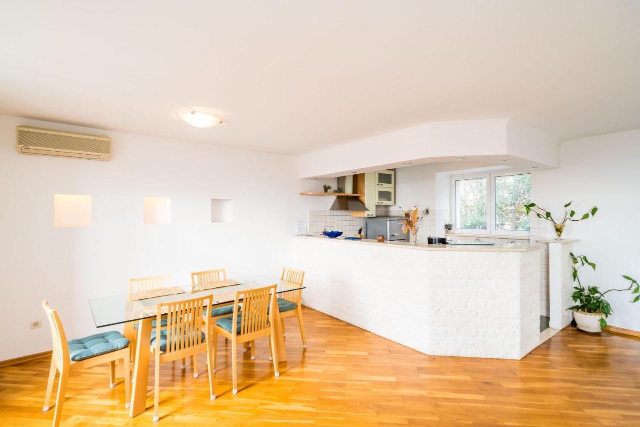 Apartment Deluxe Duplex House With Terrace *